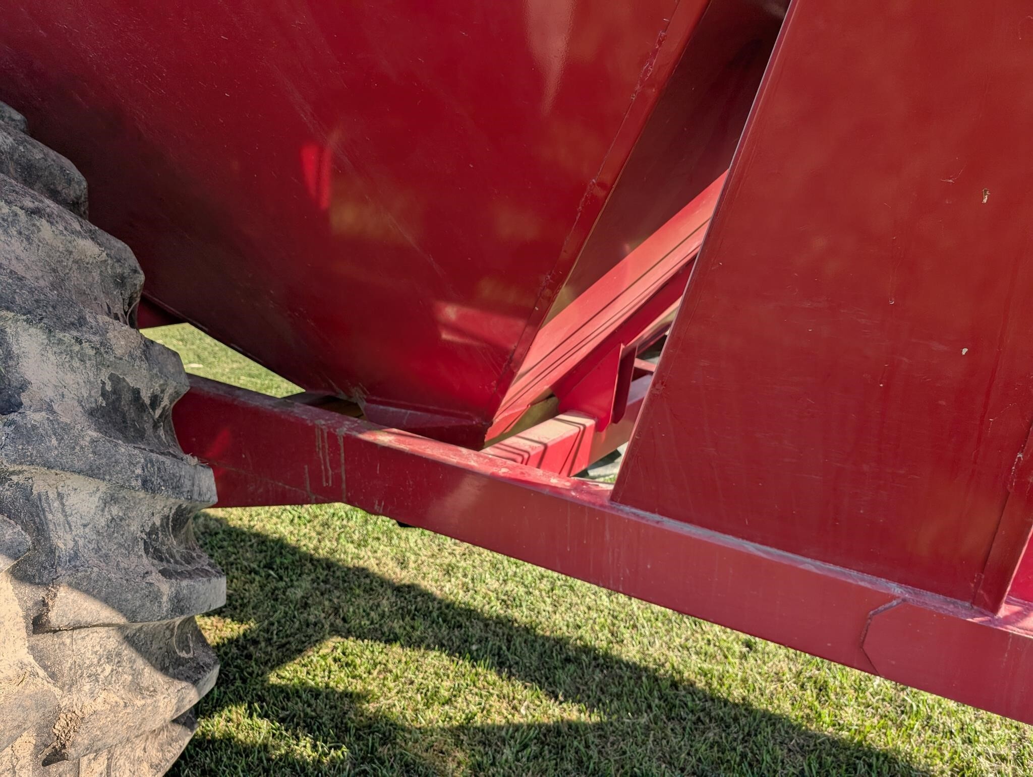 2009 J&M 750-18 Grain Cart
