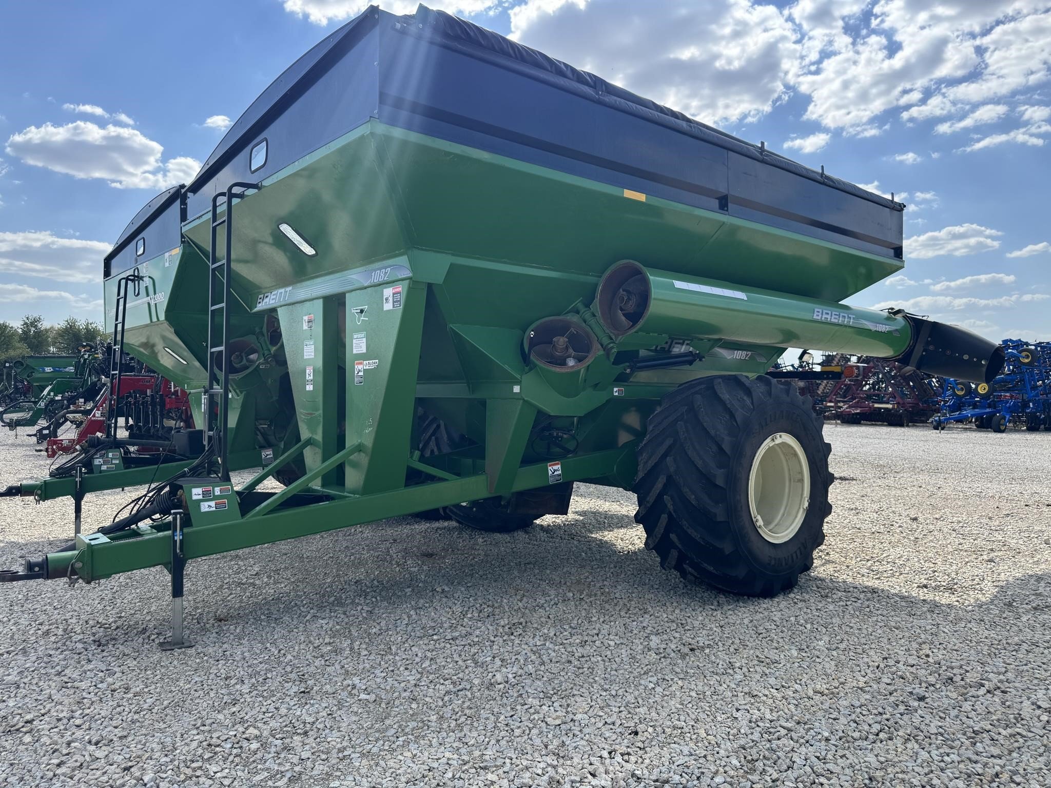  Brent 1082 Grain Cart