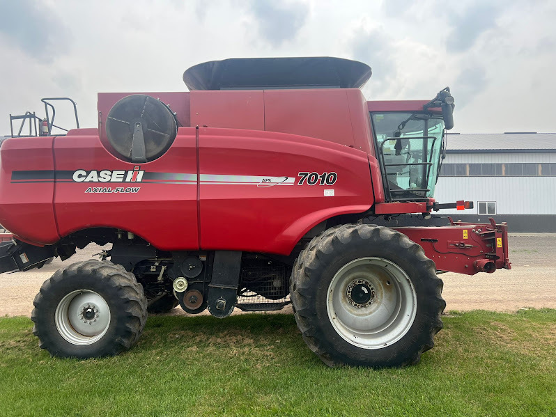 2009 Case IH 7010 Combine
