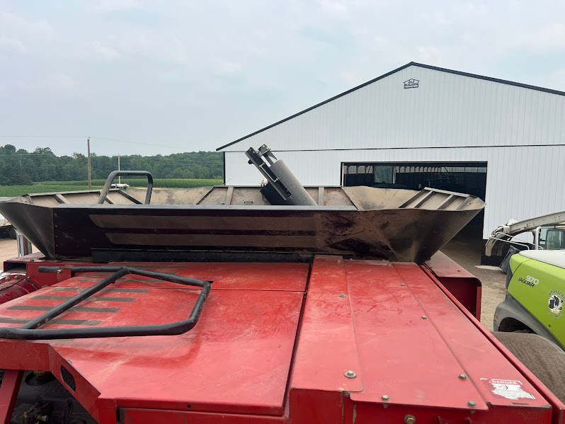 2009 Case IH 7010 Combine