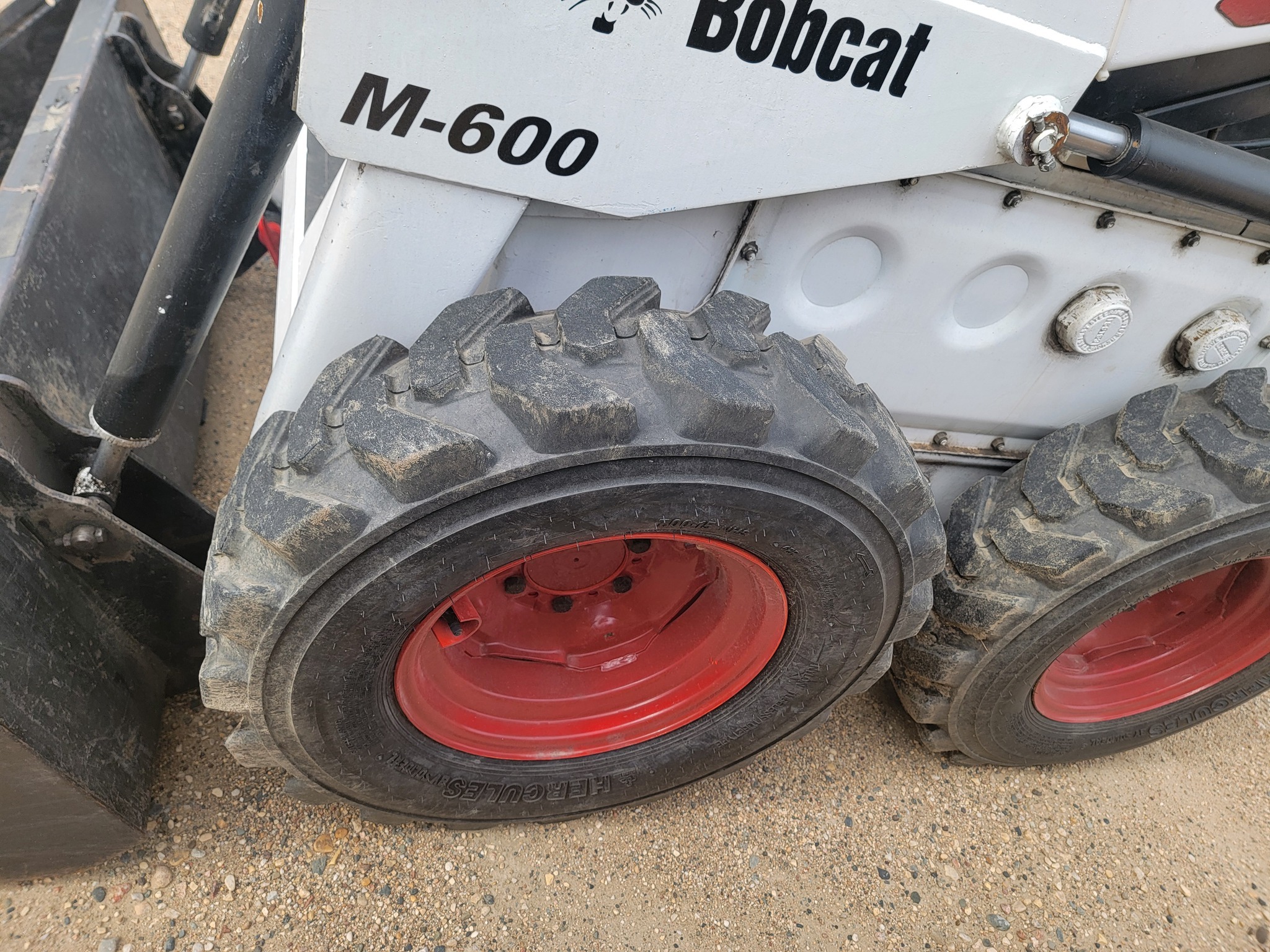  Bobcat M600 Skid Steer