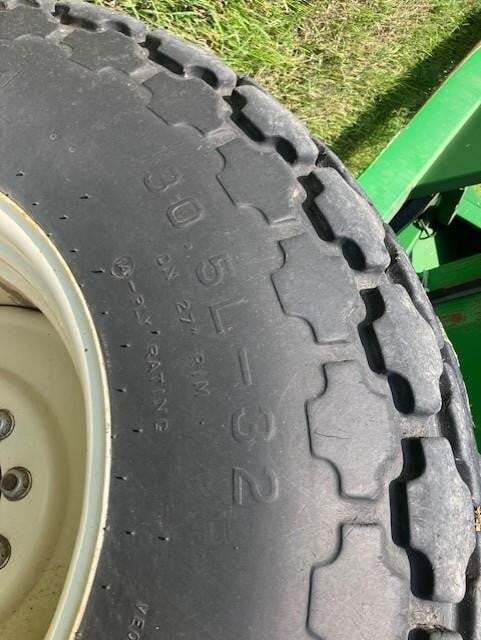 2004 J&M 875-18 Grain Cart