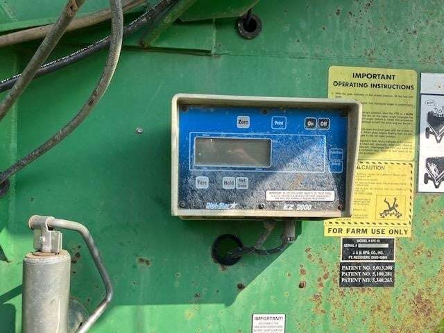2004 J&M 875-18 Grain Cart