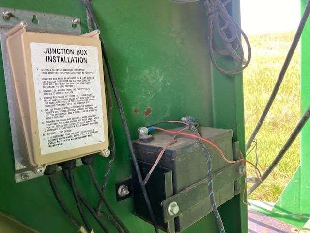 2004 J&M 875-18 Grain Cart