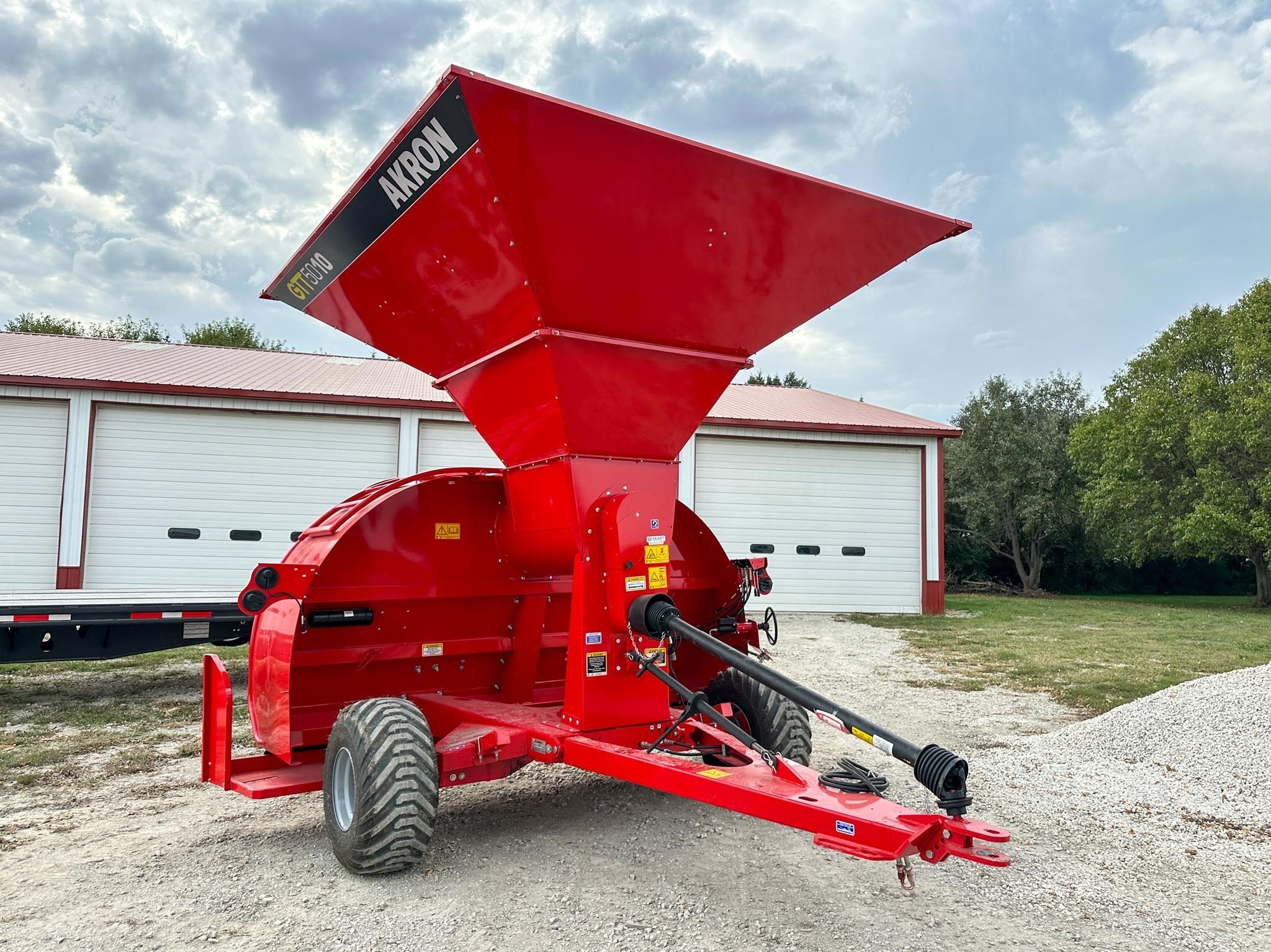 2026 Akron GTT5010 Grain Bagger