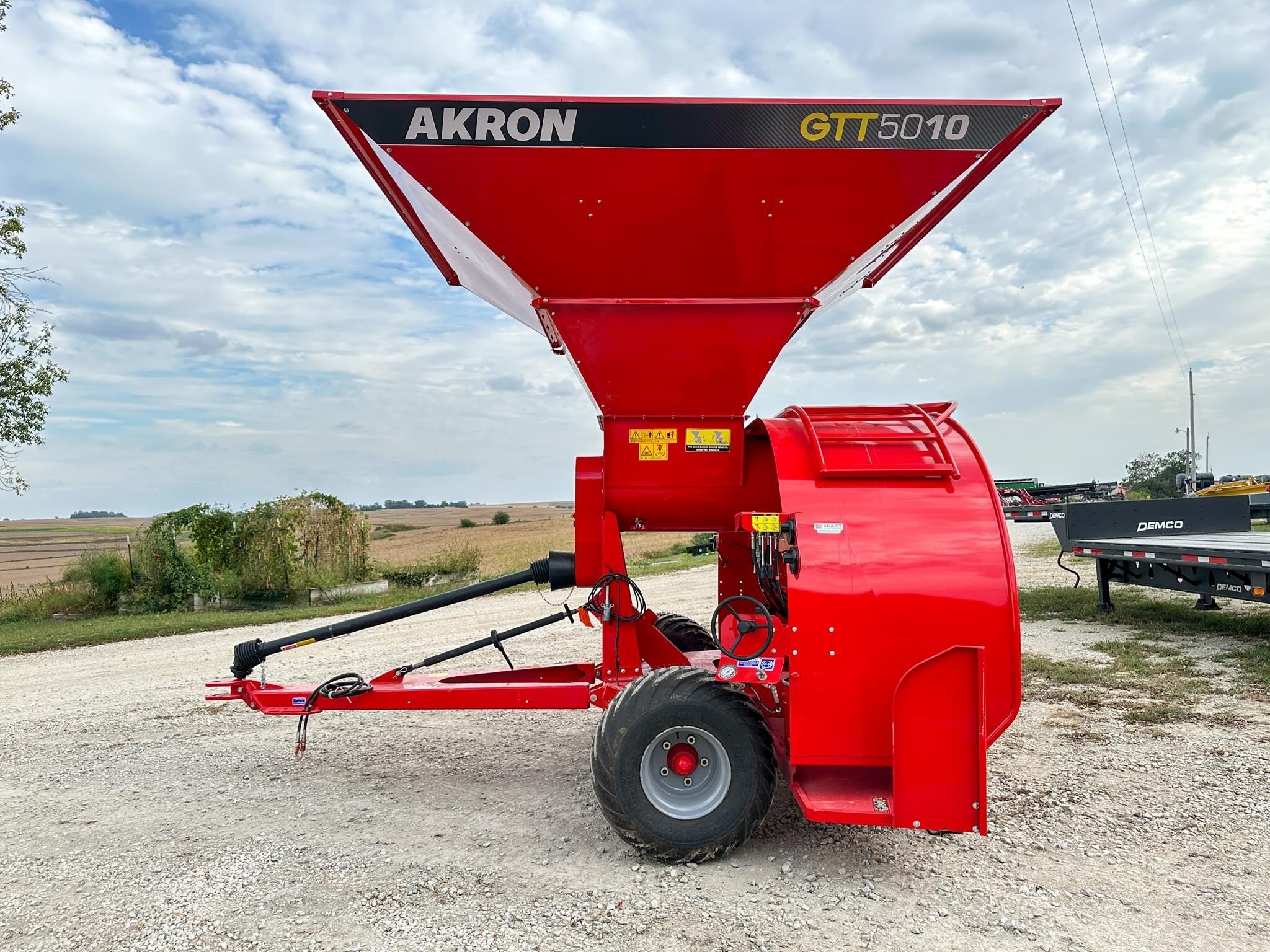 2026 Akron GTT5010 Grain Bagger