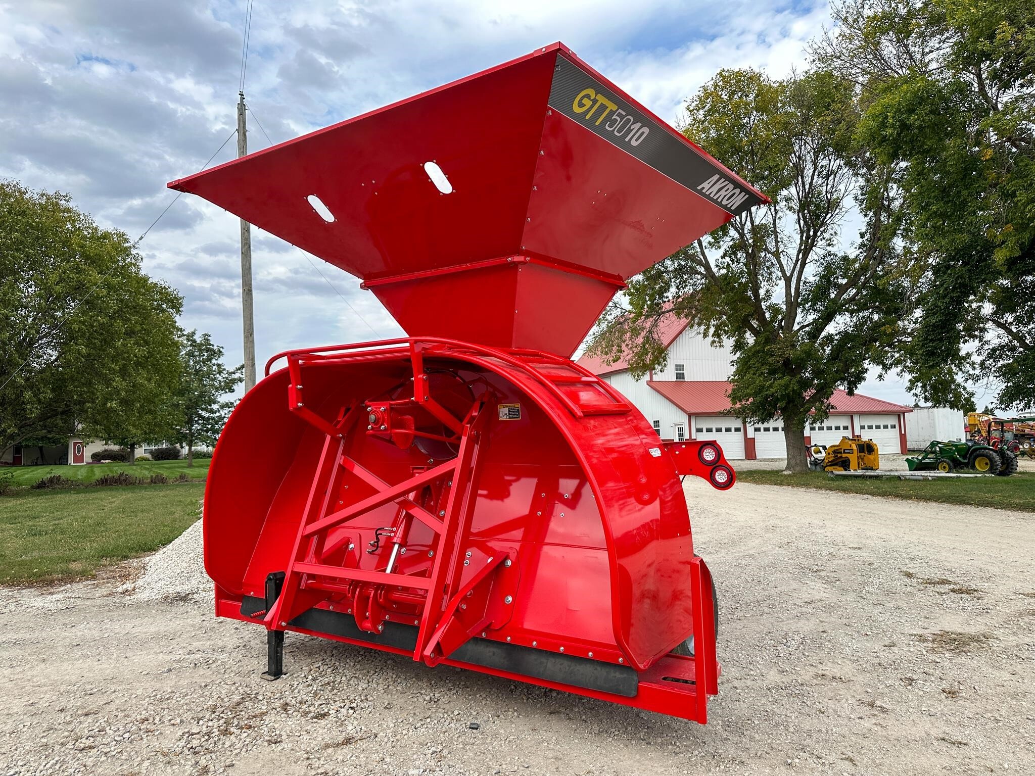 2026 Akron GTT5010 Grain Bagger