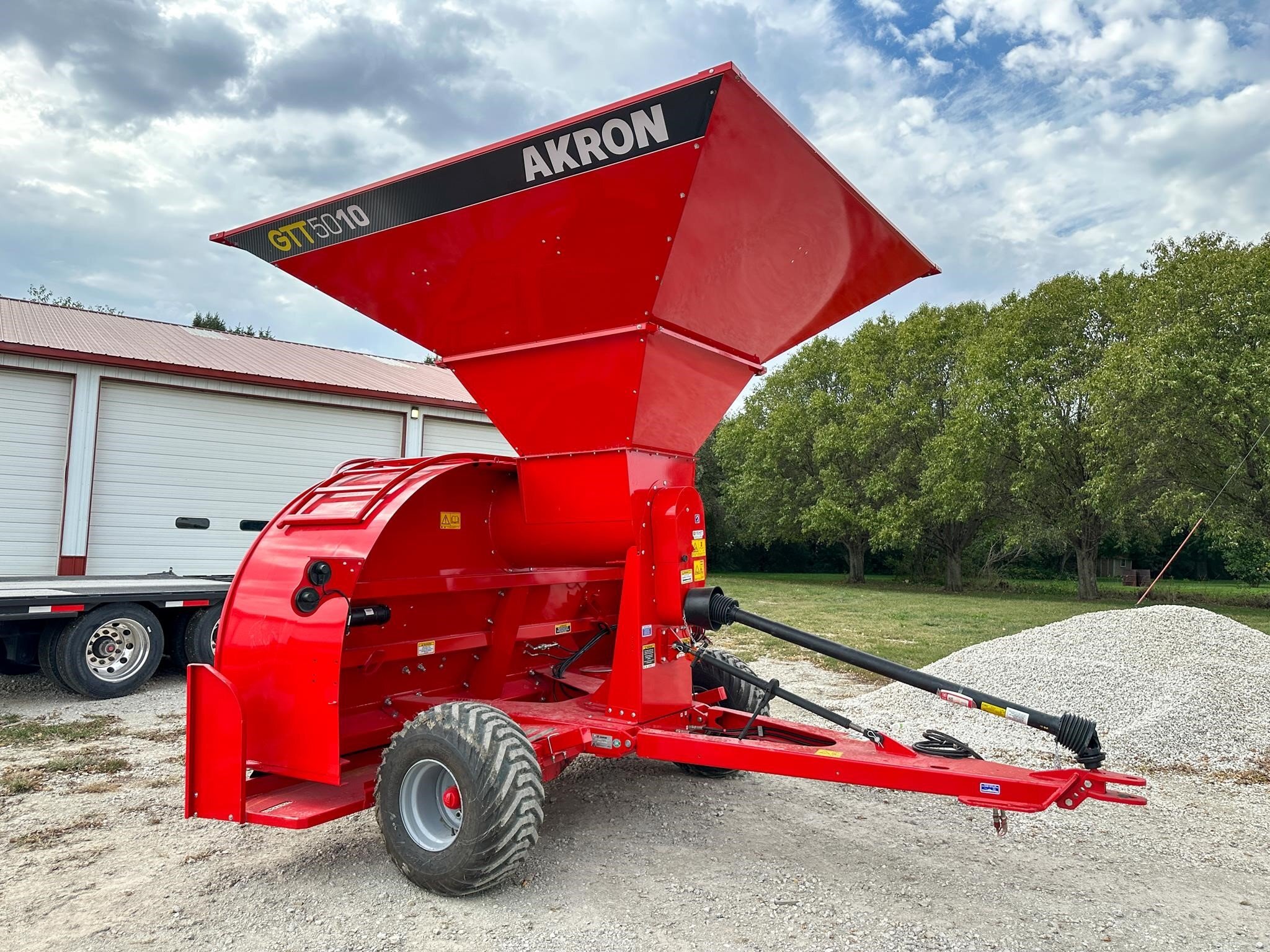 2026 Akron GTT5010 Grain Bagger