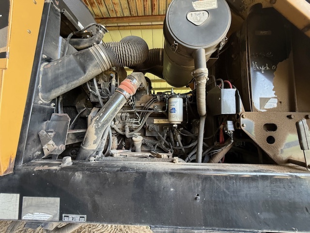 2009 Challenger SP185B Self-Propelled Windrowers and Swather