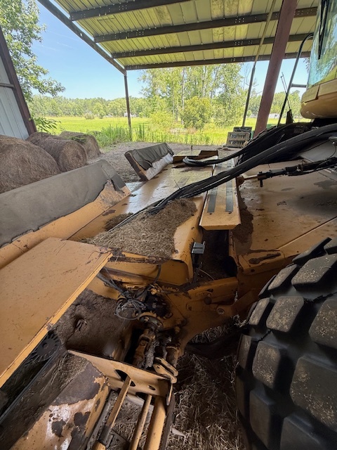 2009 Challenger SP185B Self-Propelled Windrowers and Swather