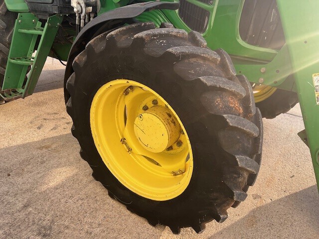 2008 John Deere 7130 Tractor