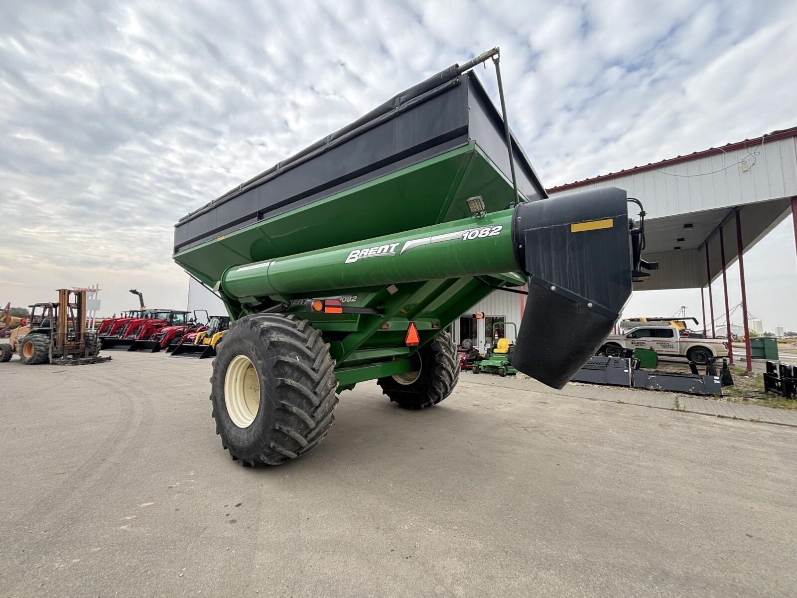 2015 Brent 1082 Grain Cart