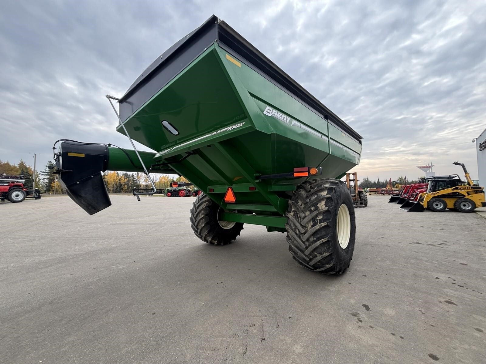 2015 Brent 1082 Grain Cart