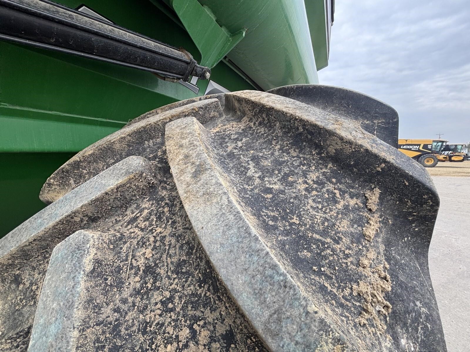 2015 Brent 1082 Grain Cart