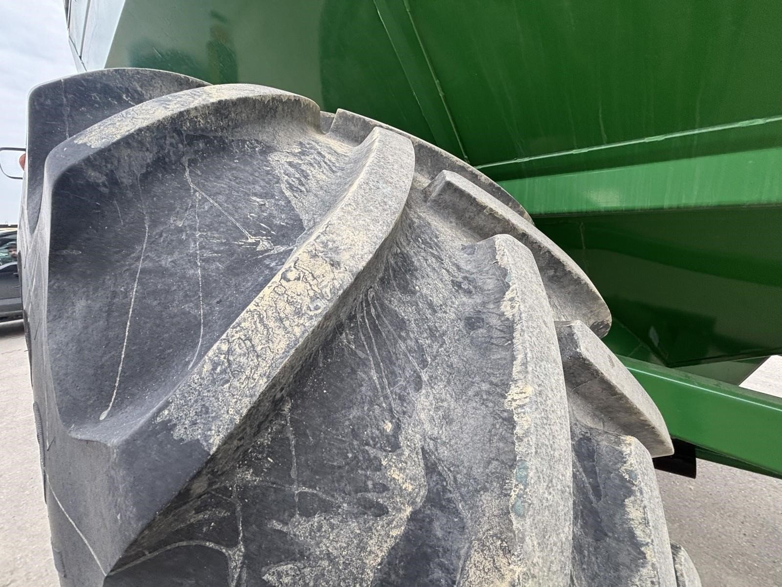 2015 Brent 1082 Grain Cart