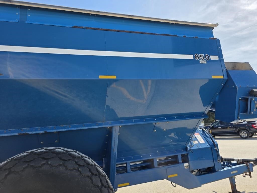 2004 Kinze 850 Grain Cart