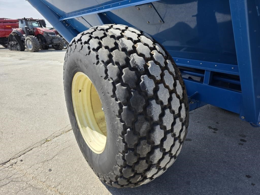 2004 Kinze 850 Grain Cart