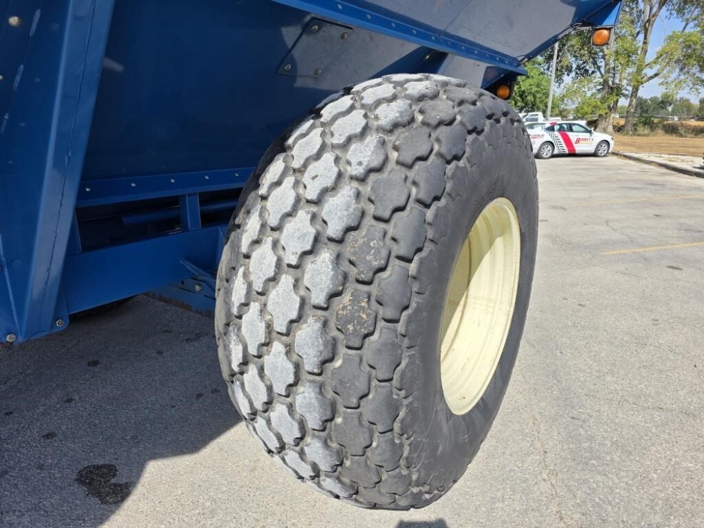2004 Kinze 850 Grain Cart