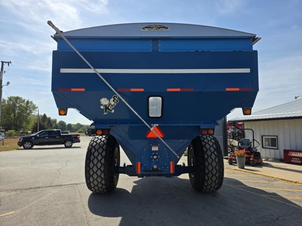 2004 Kinze 850 Grain Cart