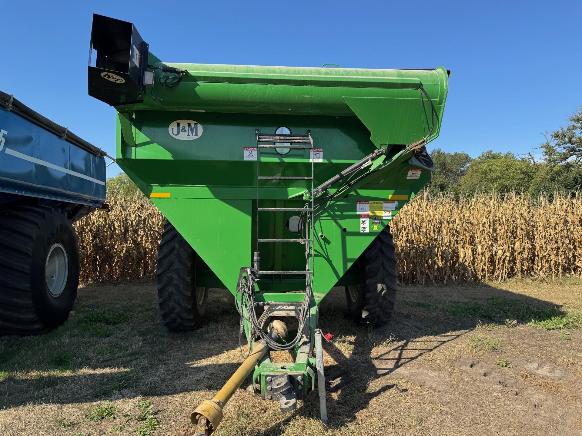 2006 J&M 750-18 Grain Cart