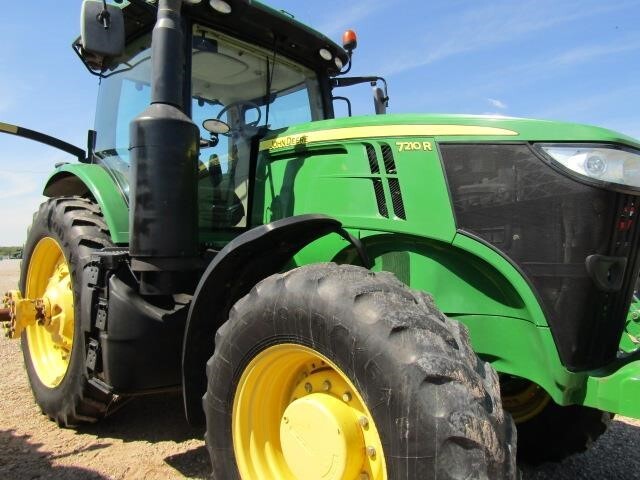 2014 John Deere 7210R Tractor