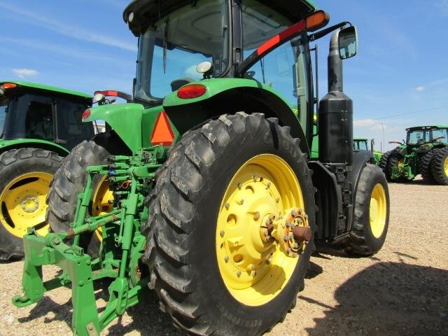2014 John Deere 7210R Tractor
