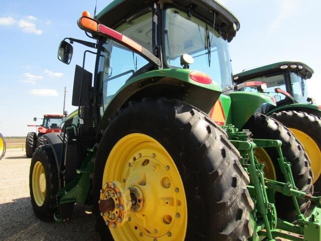 2014 John Deere 7210R Tractor