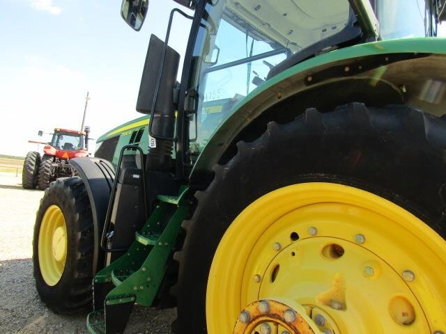 2014 John Deere 7210R Tractor