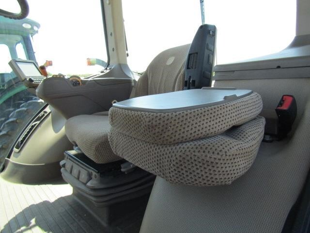 2014 John Deere 7210R Tractor