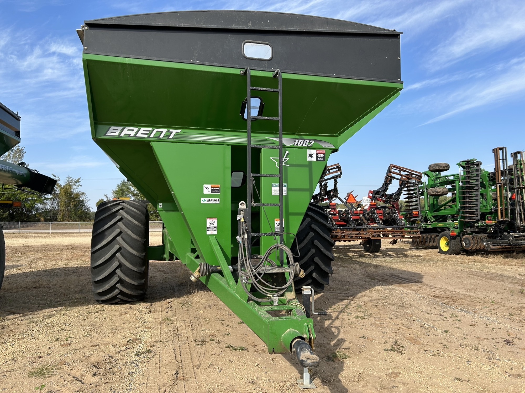 2010 Brent 1082 Grain Cart