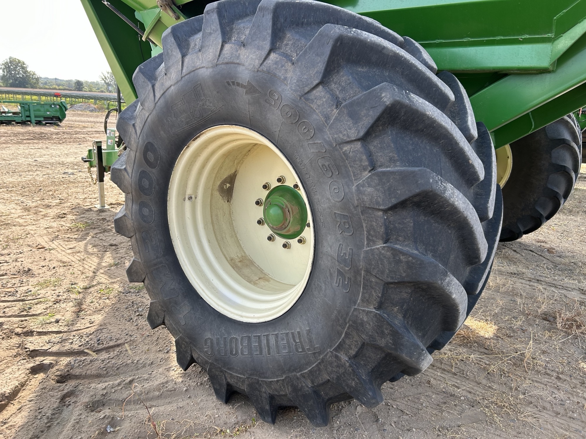 2010 Brent 1082 Grain Cart