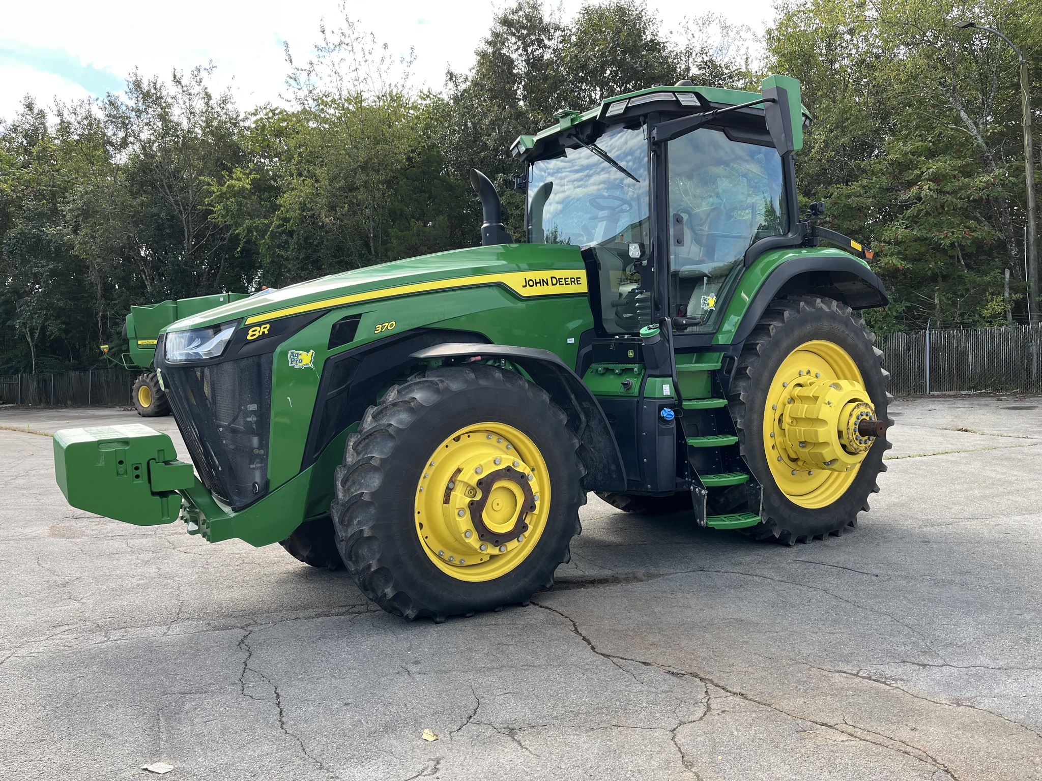 2023 John Deere 8R 370 Tractor