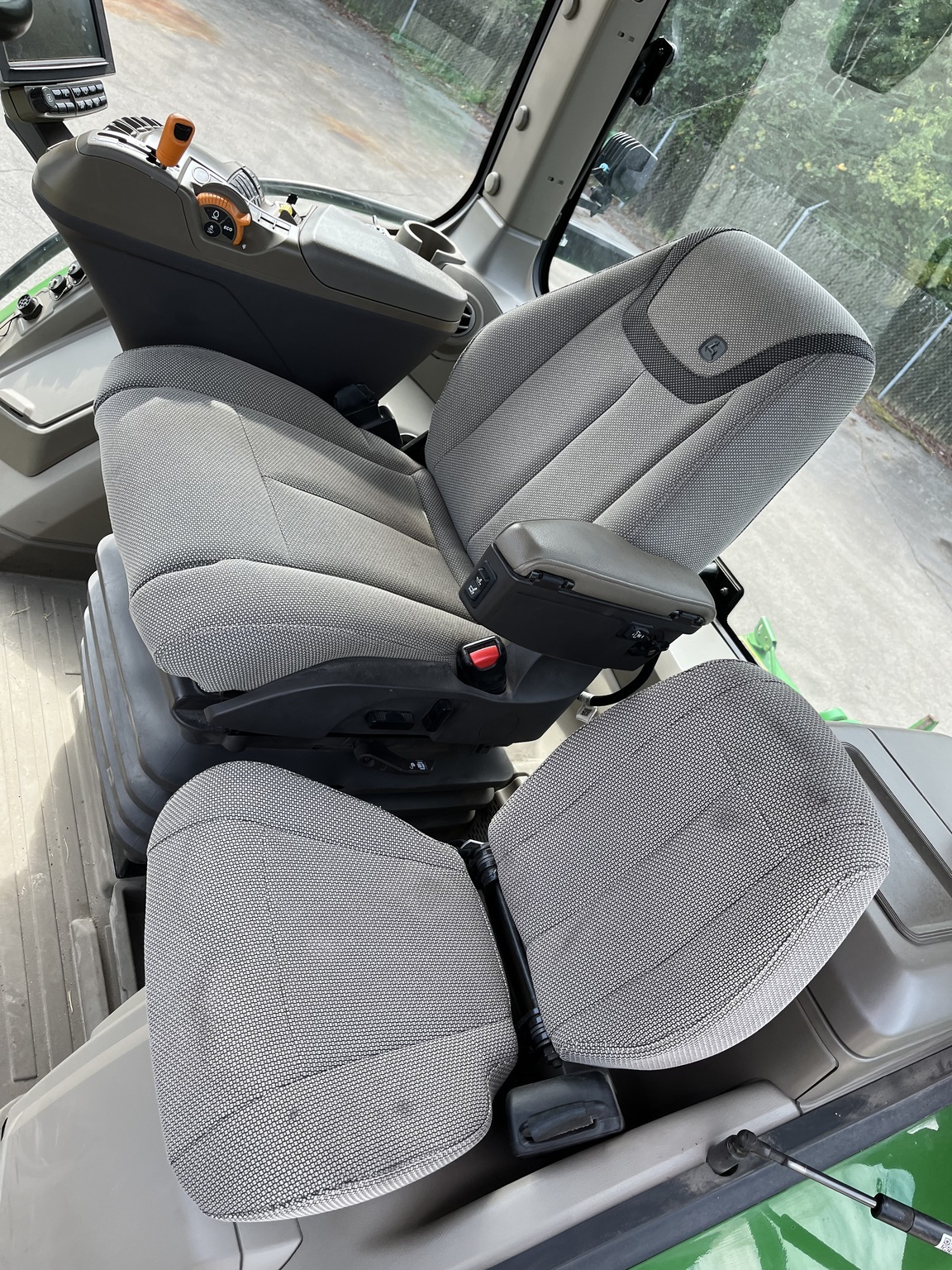 2023 John Deere 8R 370 Tractor