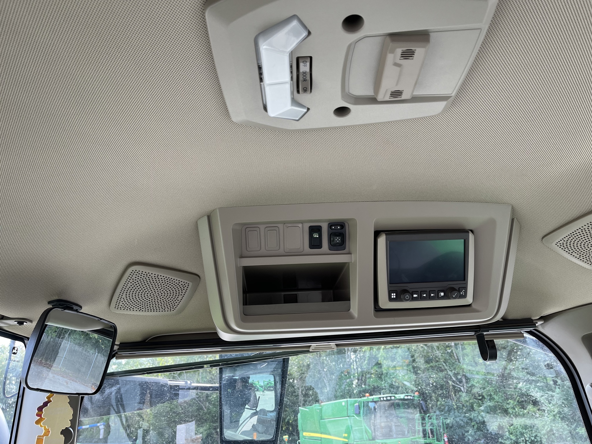 2023 John Deere 8R 370 Tractor