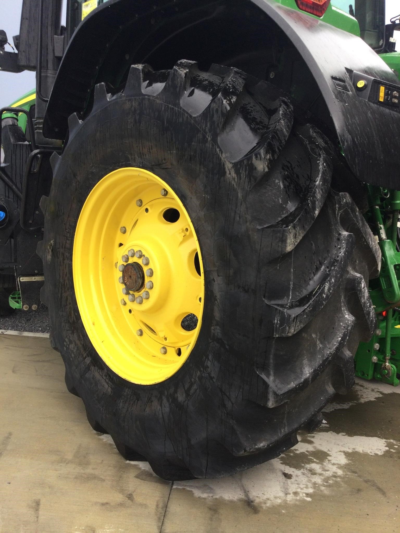 2021 John Deere 7R 330 Tractor