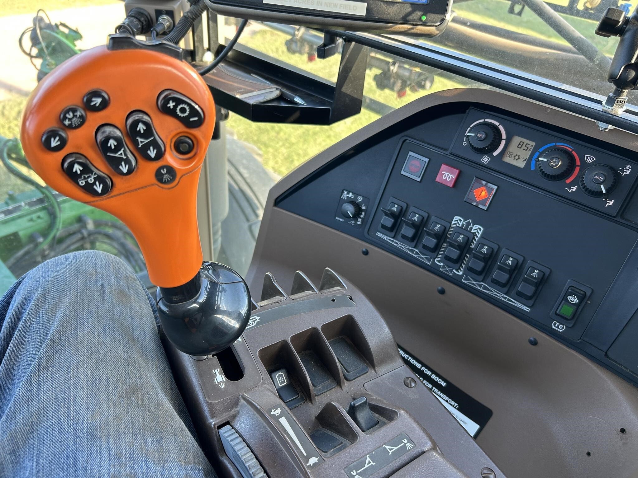 2013 John Deere 4830 Self-Propelled Sprayer