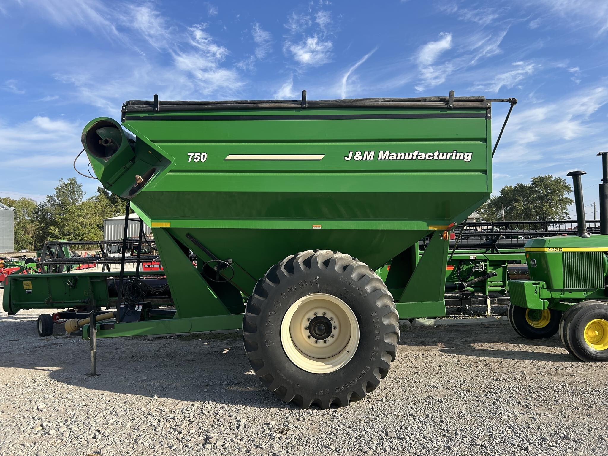 2010 J&M 750-18 Grain Cart