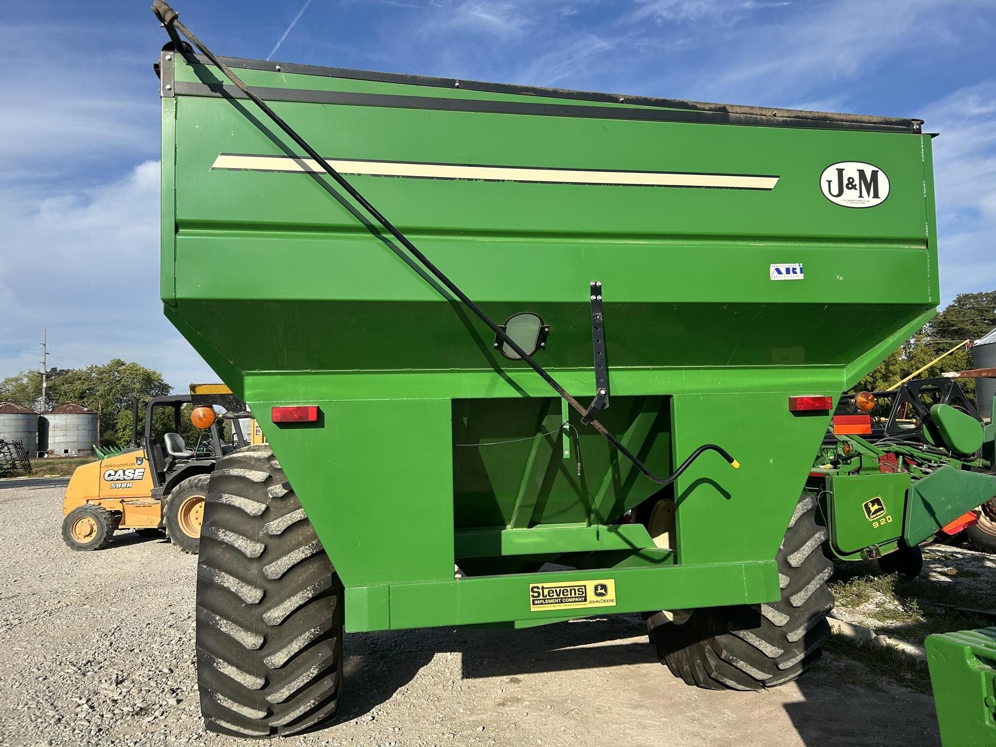 2010 J&M 750-18 Grain Cart
