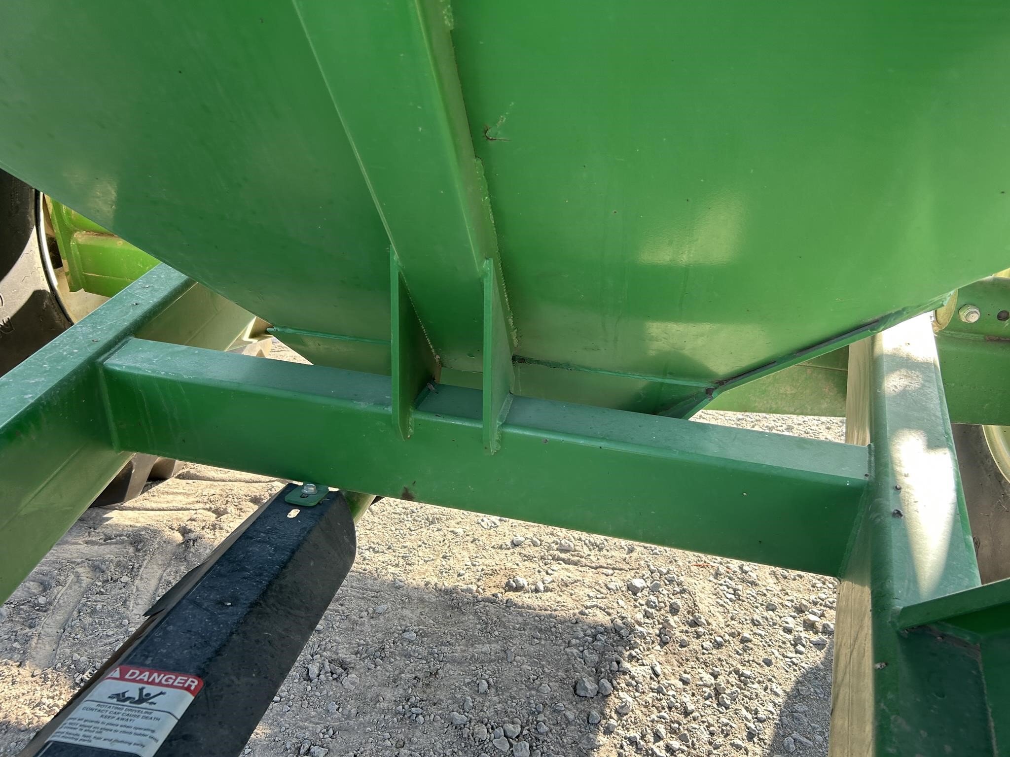 2010 J&M 750-18 Grain Cart