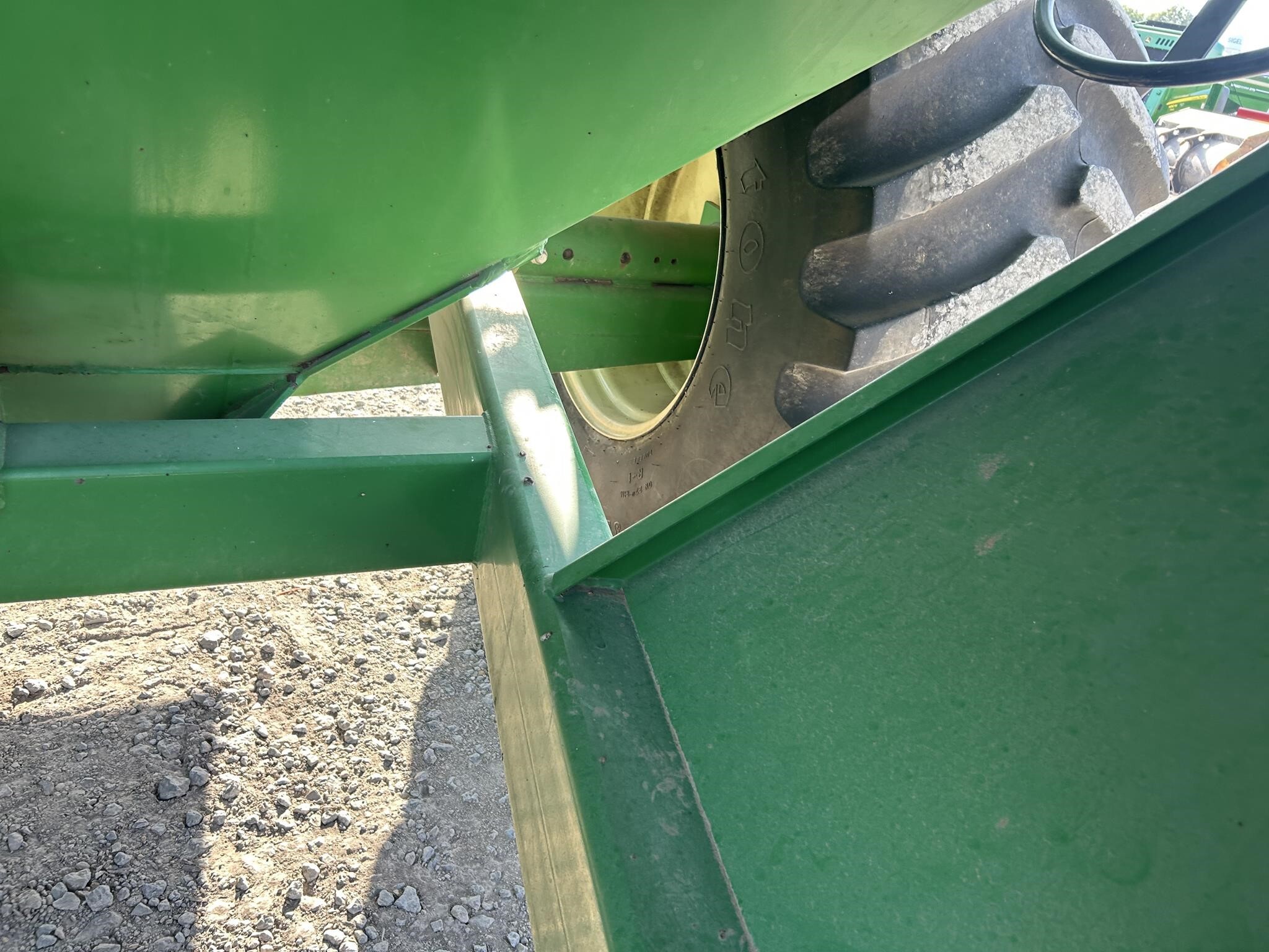 2010 J&M 750-18 Grain Cart