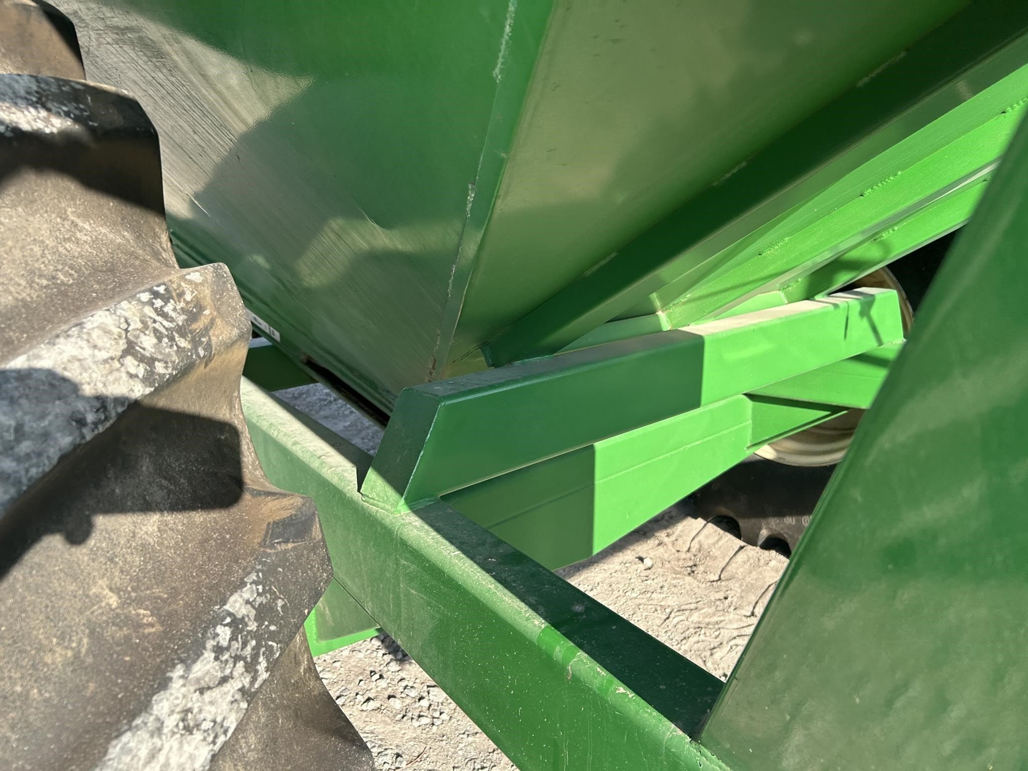 2010 J&M 750-18 Grain Cart