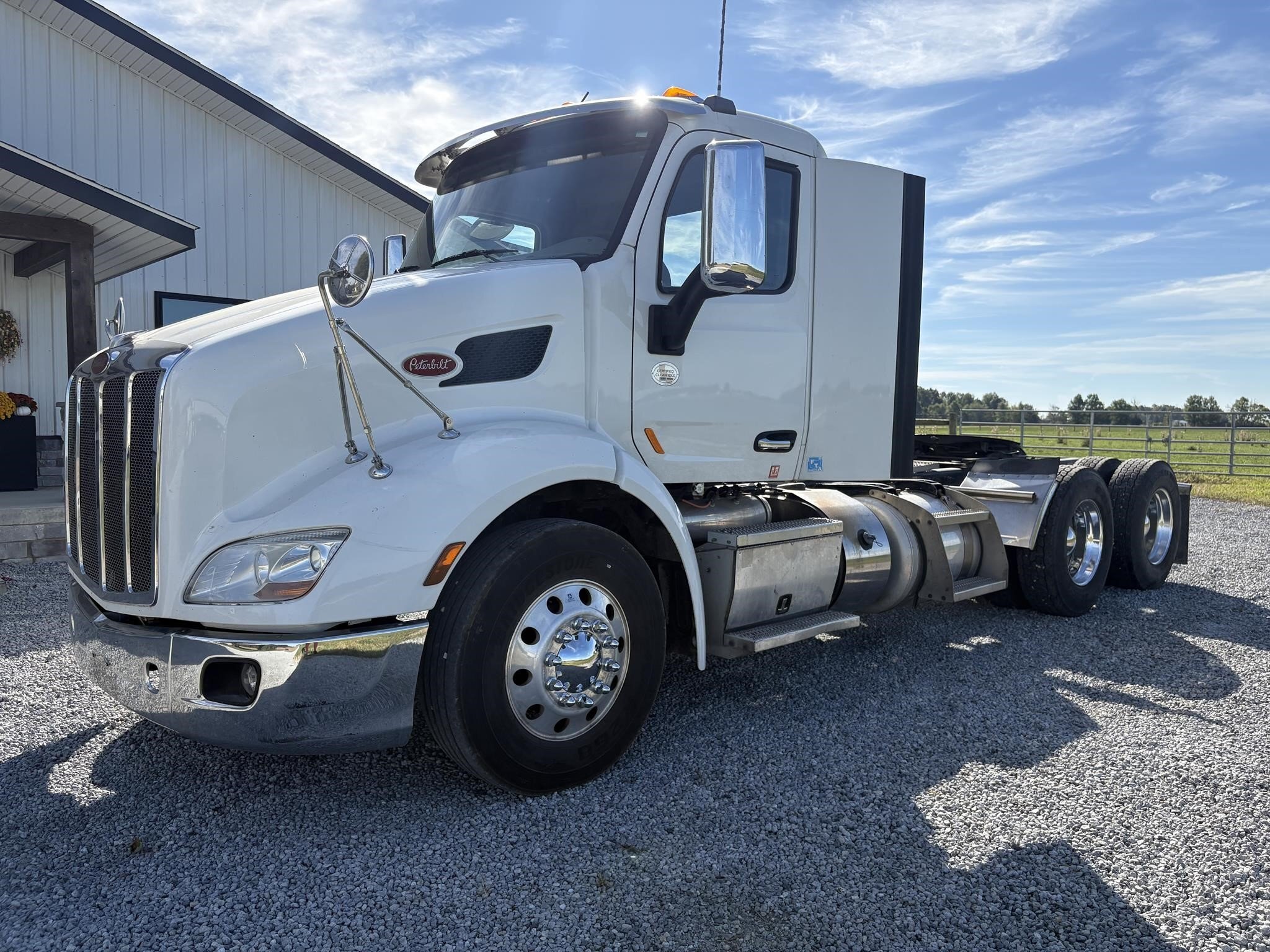 2019 Peterbilt 579 Semi Trucks/Trailer