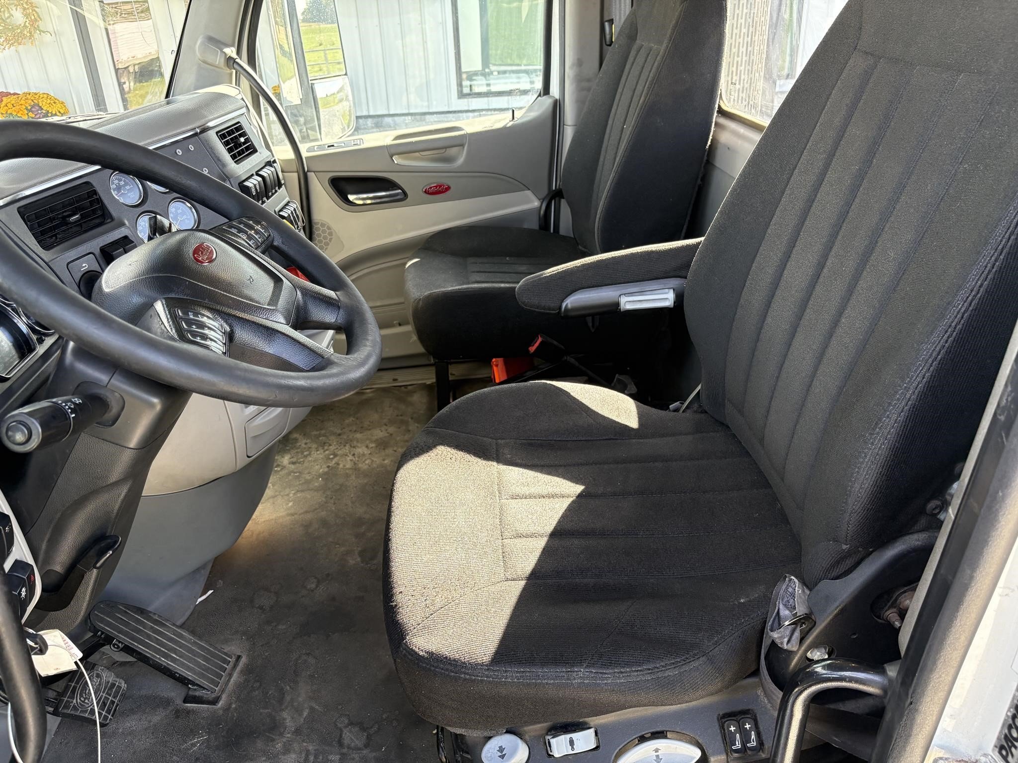 2019 Peterbilt 579 Semi Trucks/Trailer