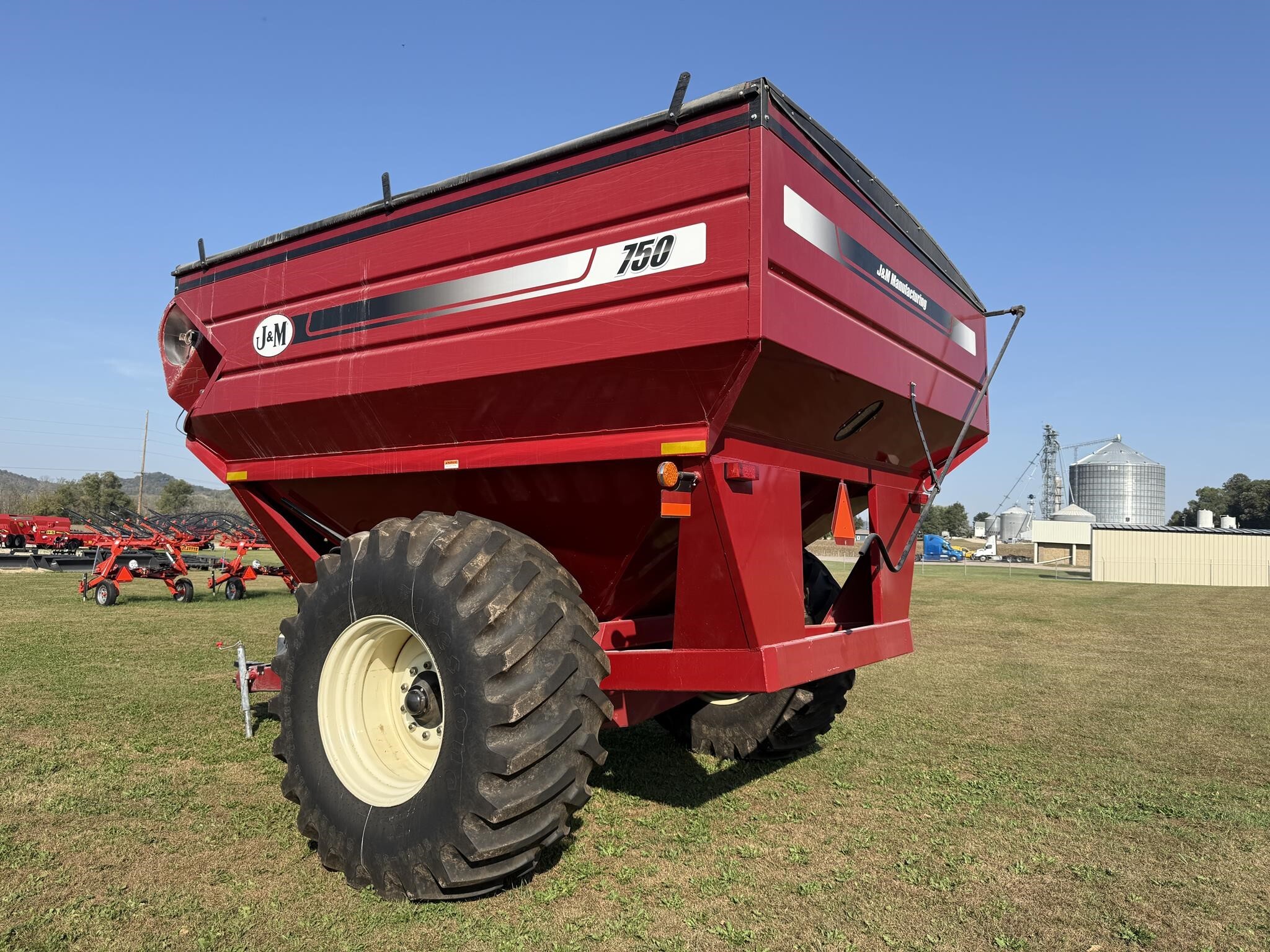  J&M 750-18 Grain Cart