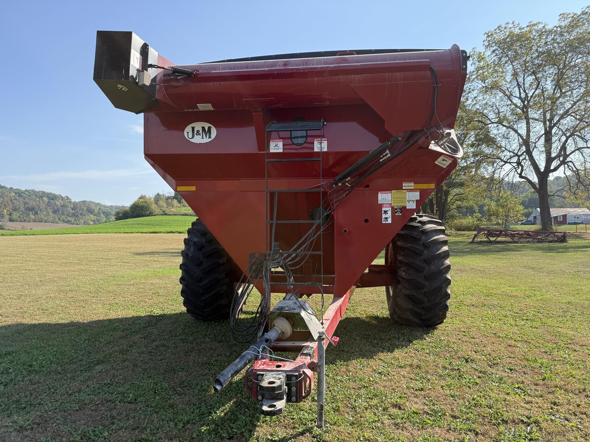  J&M 750-18 Grain Cart