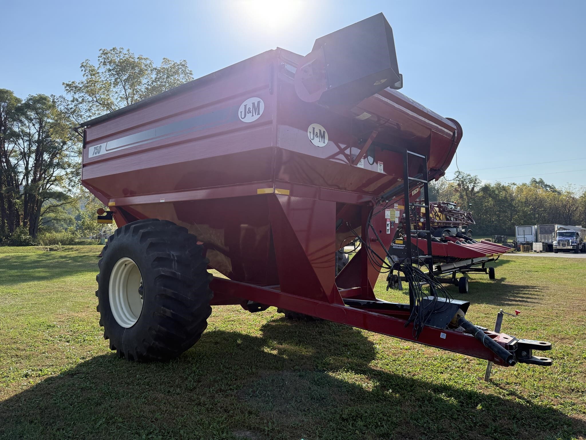  J&M 750-18 Grain Cart