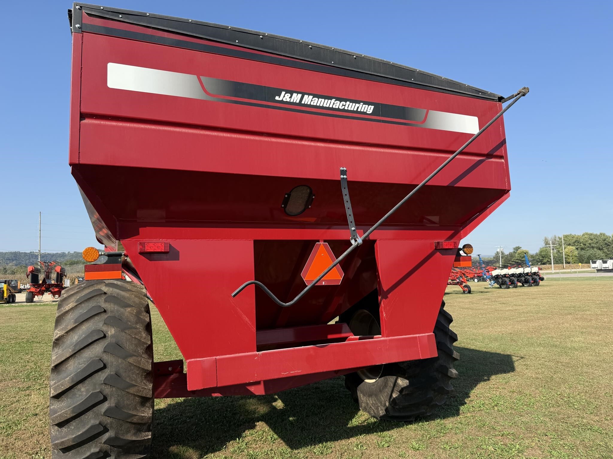  J&M 750-18 Grain Cart