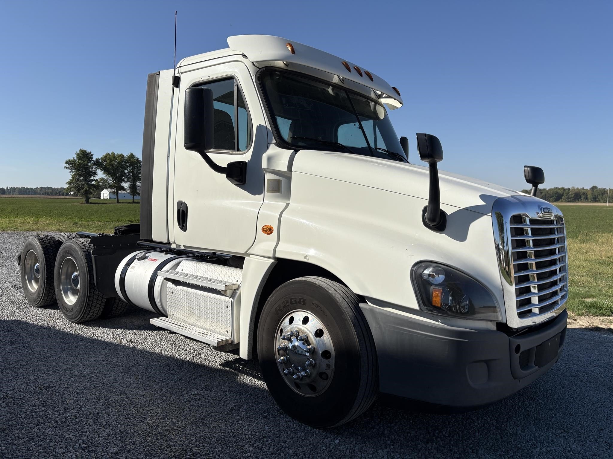 2018 Freightliner Cascadia 125 Semi Trucks/Trailer