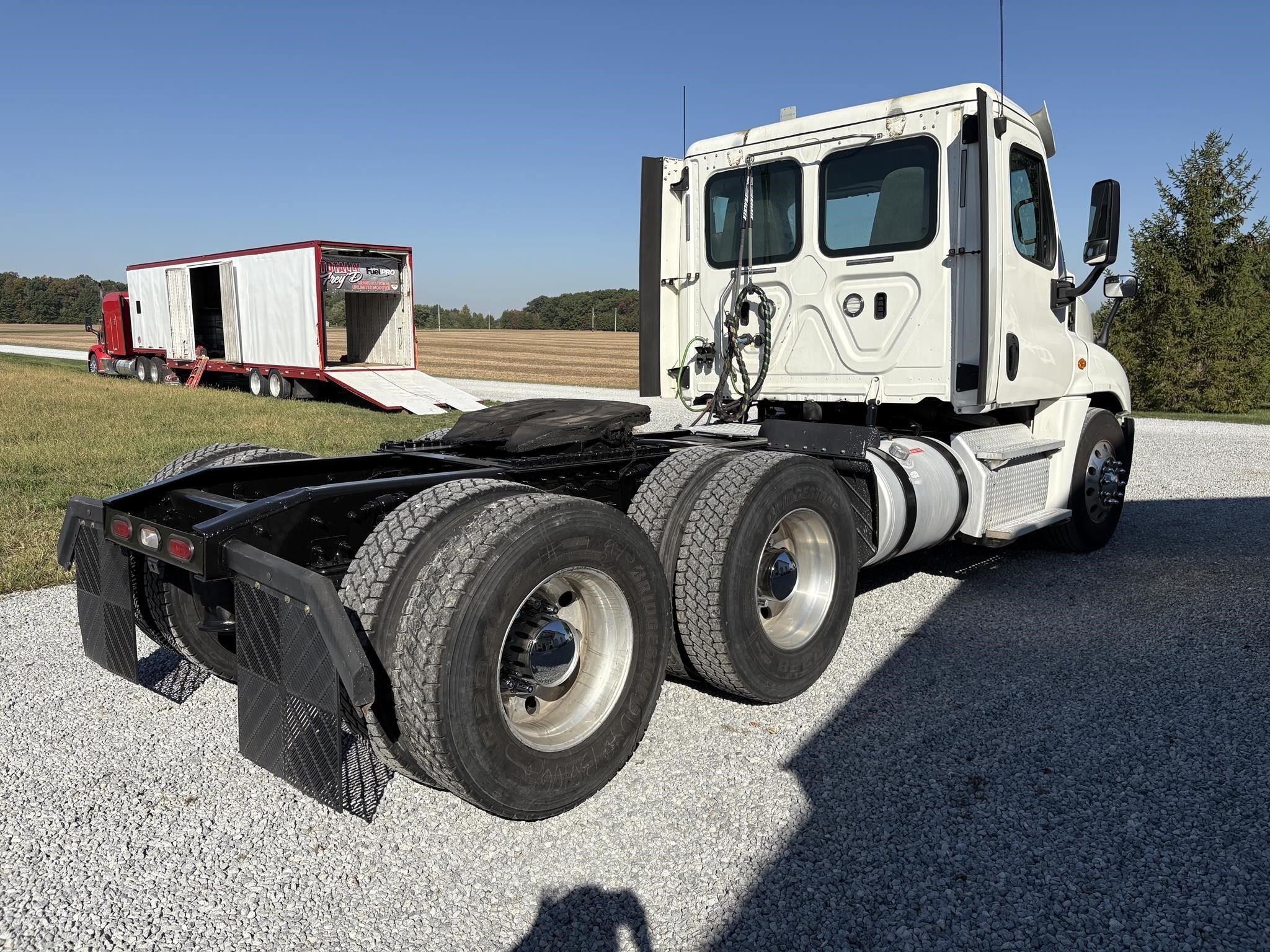 2018 Freightliner Cascadia 125 Semi Trucks/Trailer