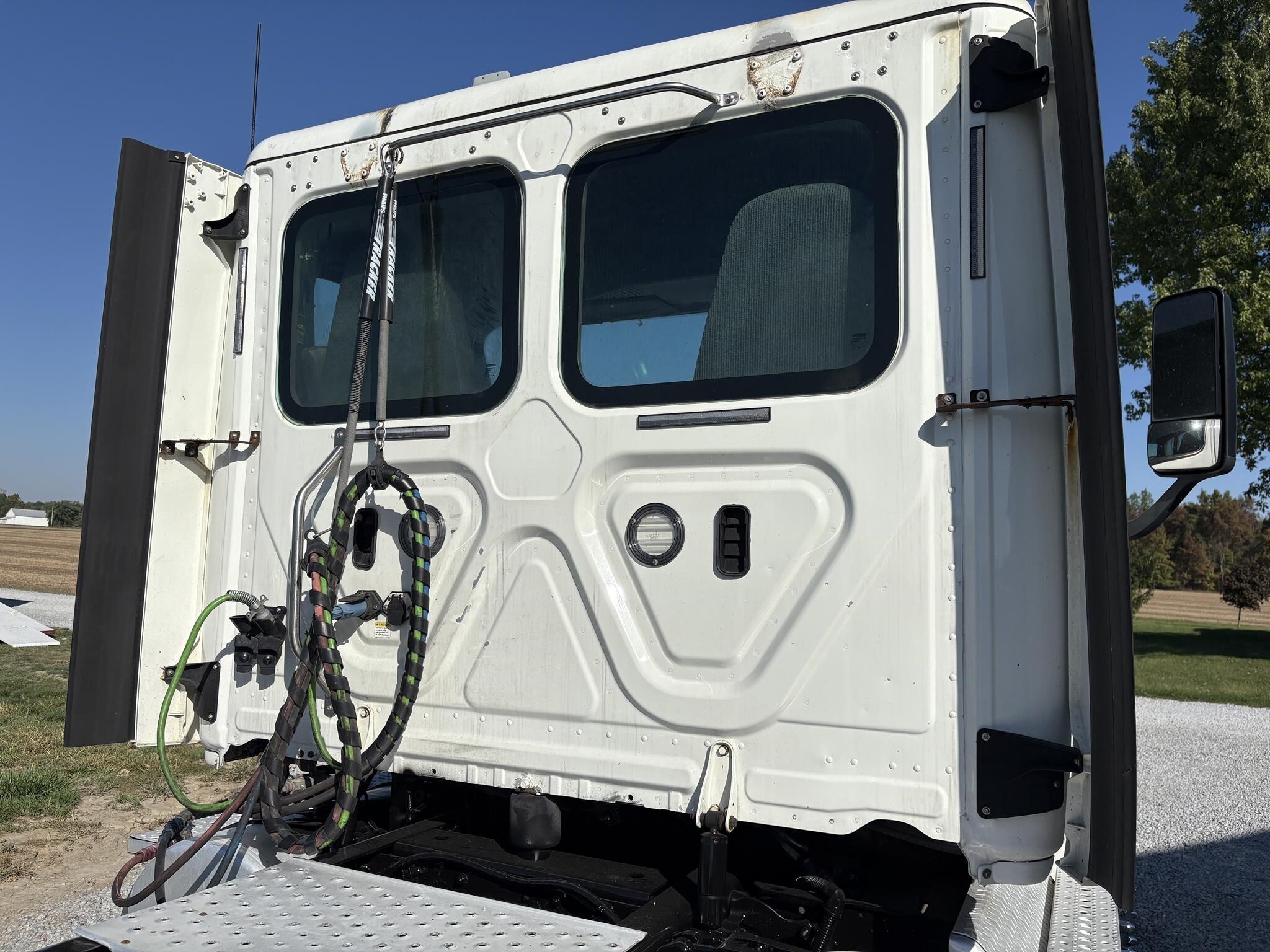 2018 Freightliner Cascadia 125 Semi Trucks/Trailer